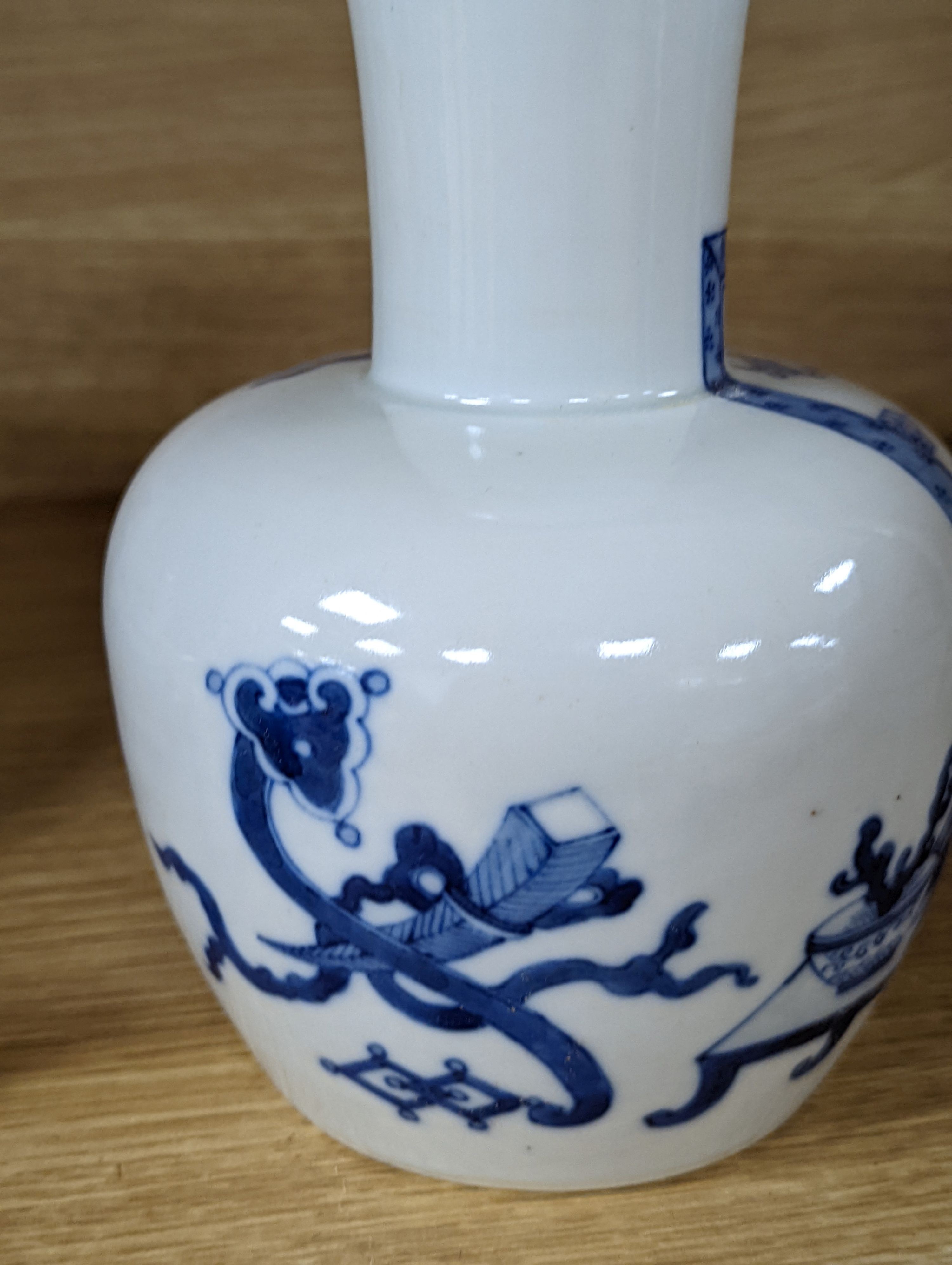 A 19th century Chinese blue and white vase, 20cm